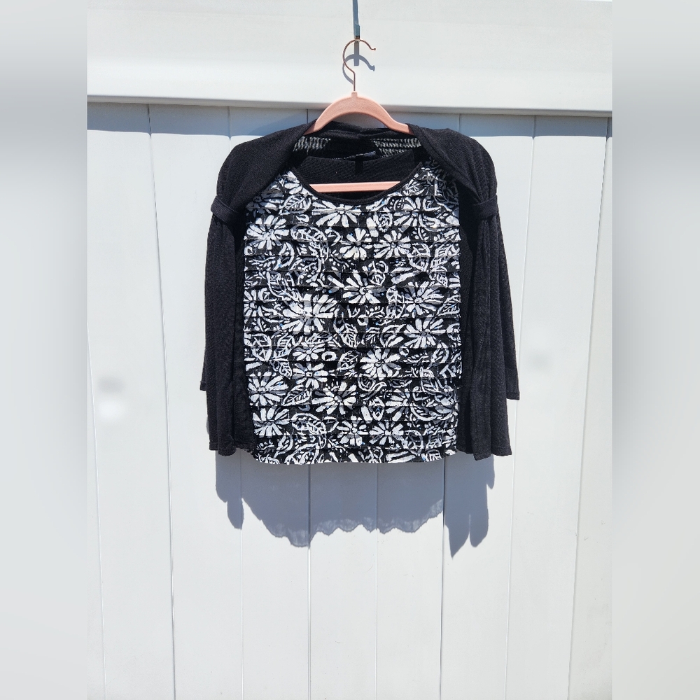 Black and White Floral Shirt | Size Petite Small | Shoulder Accent